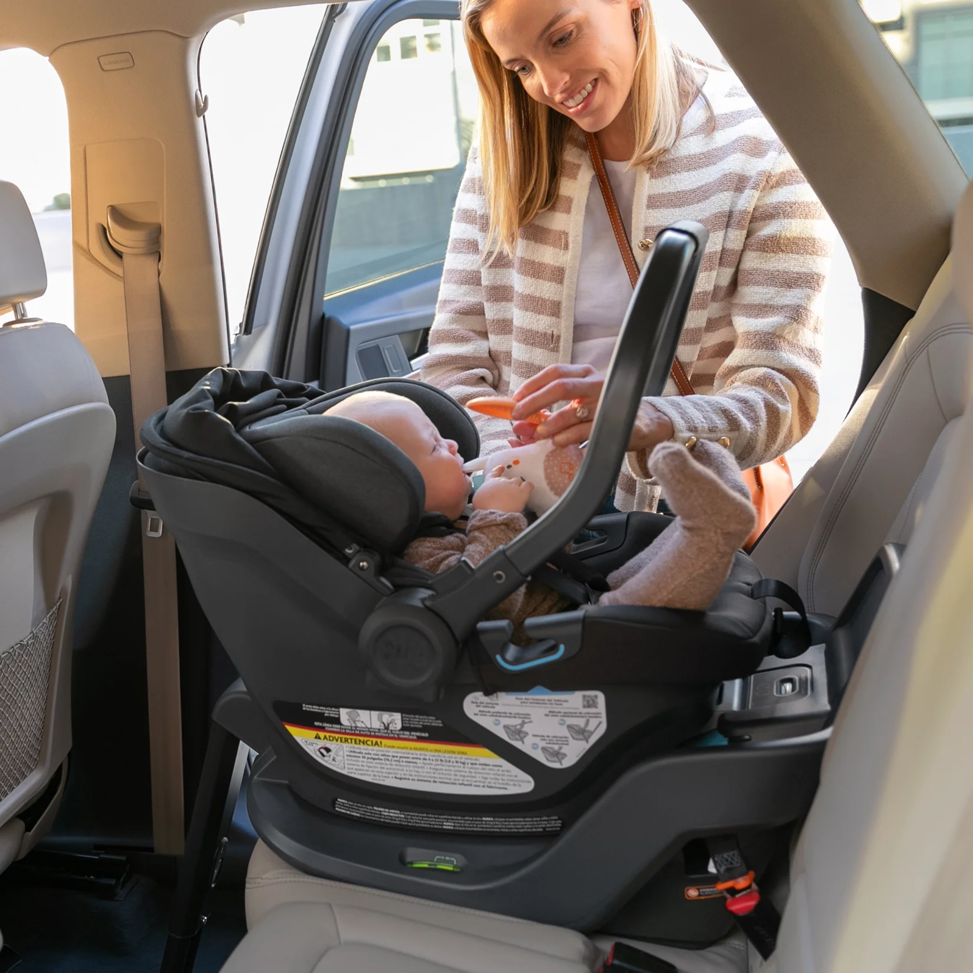 Autoasiento Aria V2 ultraligero 2,67 kg para bebé, con SmartSecure®, capota extragrande UPF50+, ventilación y asiento seguro y cómodo”