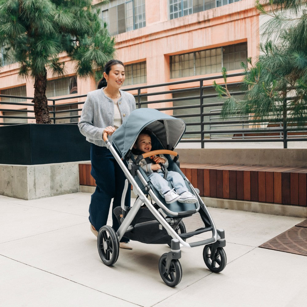 Carriola UPPAbaby Cruz V3 Dillan: Mango Telescópico, Asiento Reversible y Toldo Expandible con Protección UPF 50+