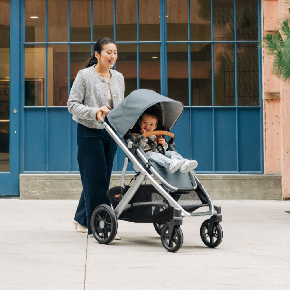 Carriola UPPAbaby Cruz V3 Dillan: Mango Telescópico, Asiento Reversible y Toldo Expandible con Protección UPF 50+