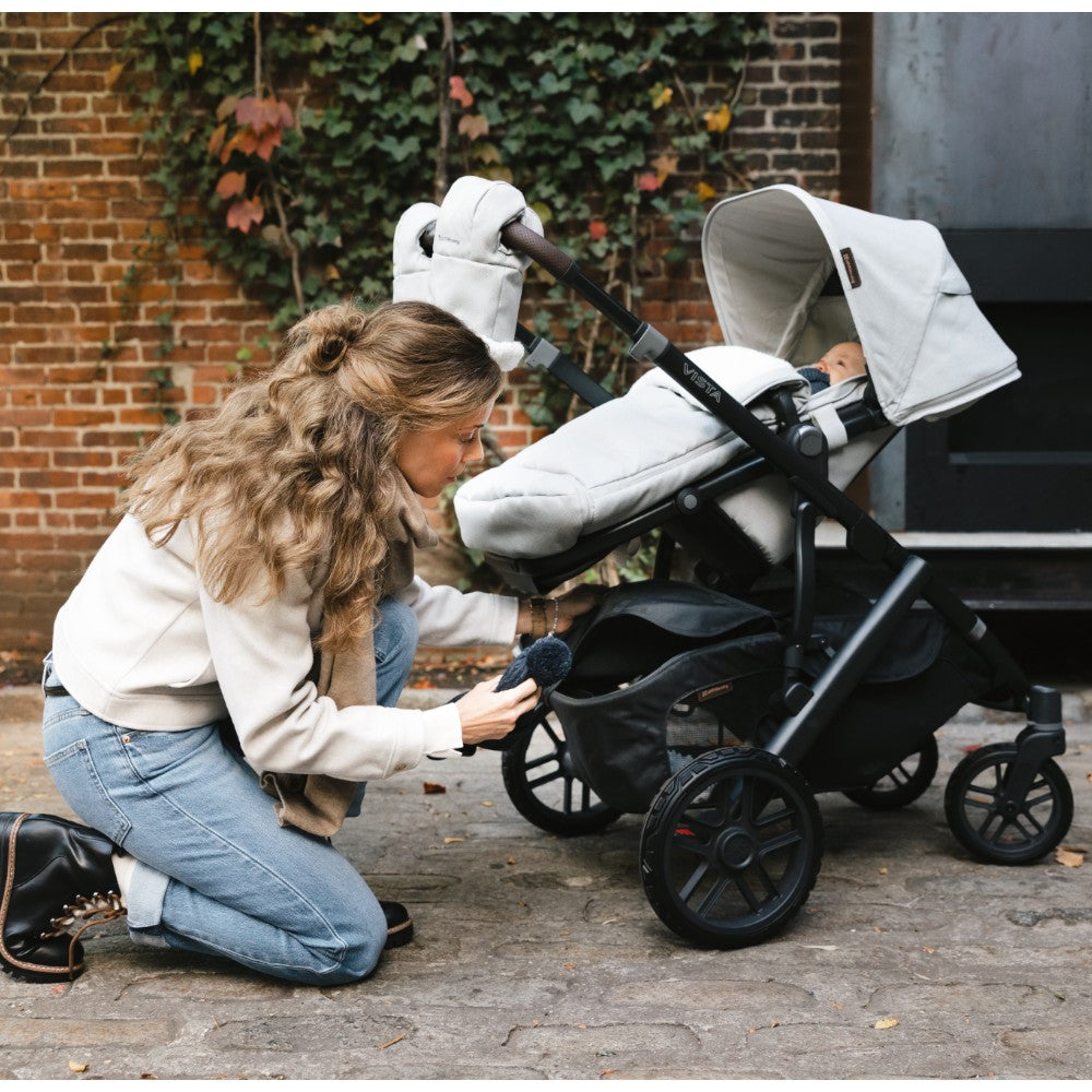 Carriola UPPAbaby Cruz V3 Savannah: Mango Telescópico, Asiento Reversible y Toldo Expandible con Protección UPF 50+